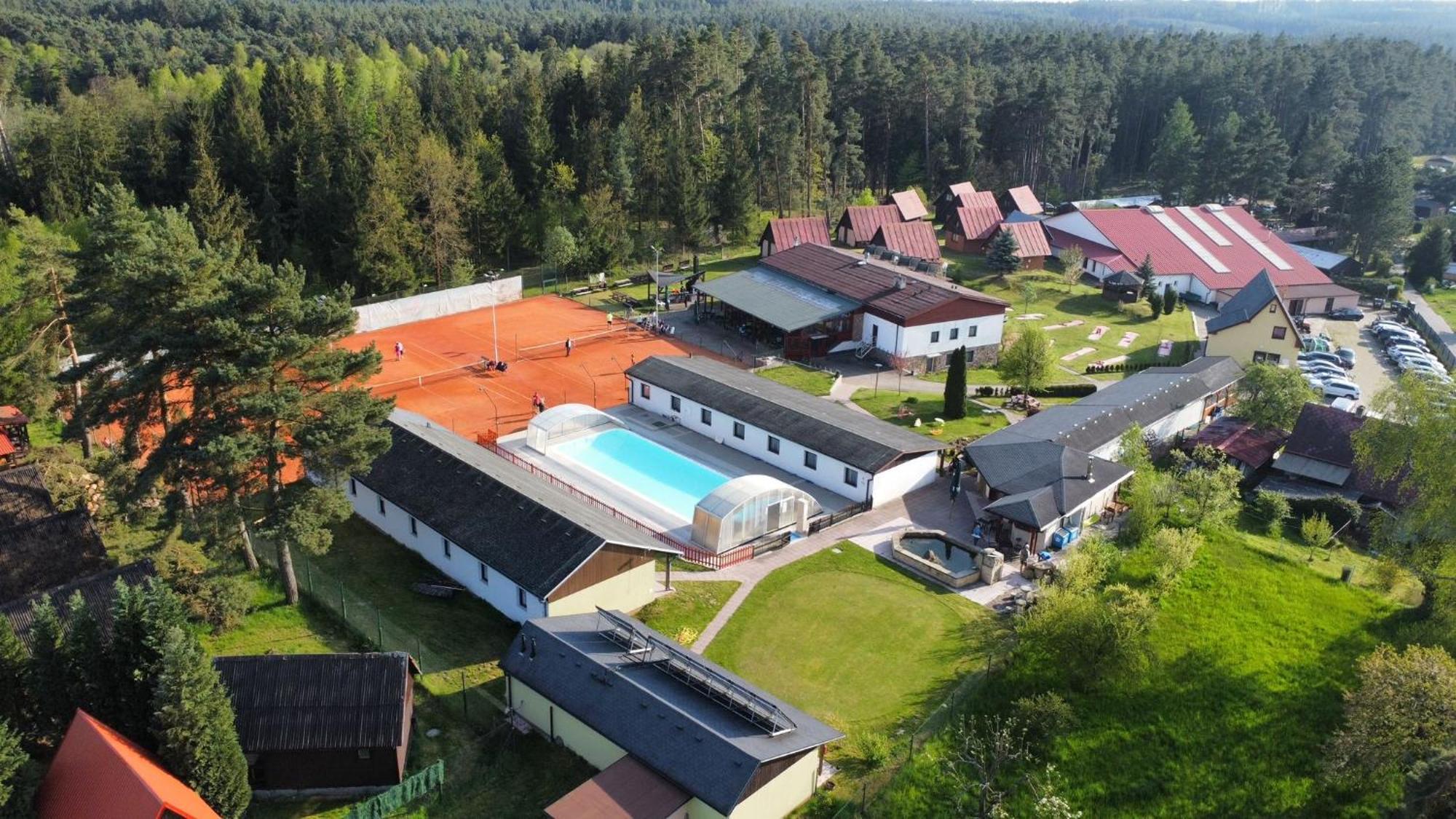 Raj Sportovni A Rekreacni Resort Branzez Knezmost Exterior foto